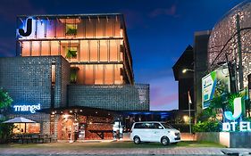 J Hotel Kuta